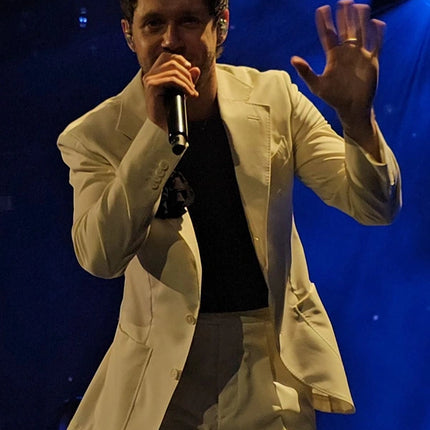 The Show Live On Tour Munich Niall Horan White Suit